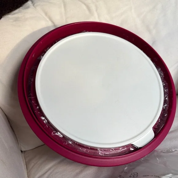 Tupperware 3 Bowl Set with White Lids With Splash Guard For Smallest One - Picture 5 of 11